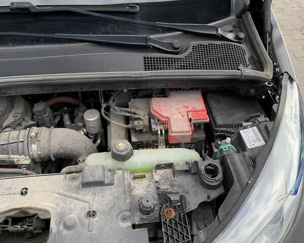 Серый Рено Зое, объемом двигателя 0 л и пробегом 87 тыс. км за 6750 $, фото 12 на Automoto.ua