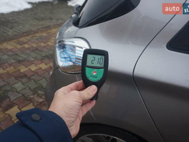 Серый Рено Зое, объемом двигателя 0 л и пробегом 98 тыс. км за 7200 $, фото 69 на Automoto.ua