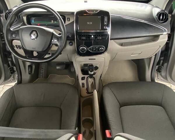 Серый Рено Зое, объемом двигателя 0 л и пробегом 131 тыс. км за 7100 $, фото 20 на Automoto.ua