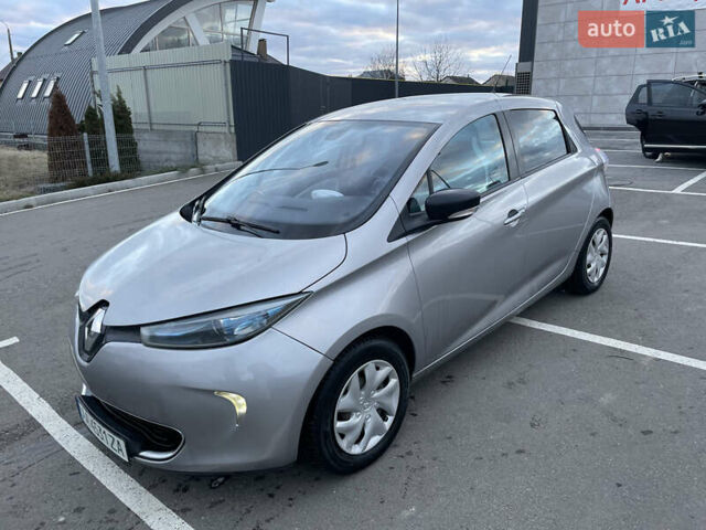 Серый Рено Зое, объемом двигателя 0 л и пробегом 104 тыс. км за 9700 $, фото 4 на Automoto.ua