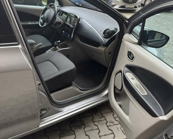 Сірий Рено Зое, об'ємом двигуна 0 л та пробігом 85 тис. км за 7550 $, фото 12 на Automoto.ua