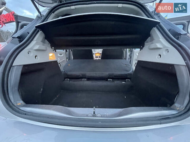 Серый Рено Зое, объемом двигателя 0 л и пробегом 104 тыс. км за 9700 $, фото 29 на Automoto.ua