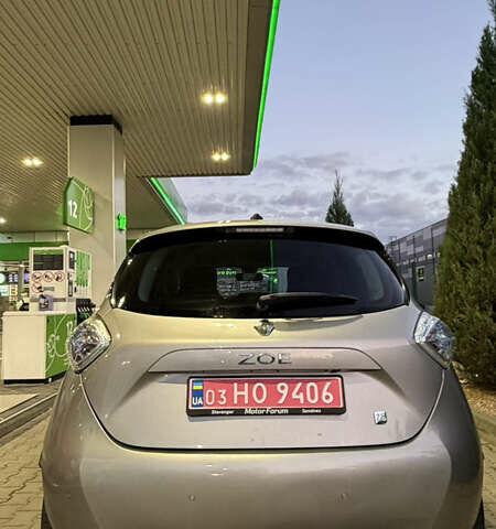 Серый Рено Зое, объемом двигателя 0 л и пробегом 105 тыс. км за 7000 $, фото 4 на Automoto.ua