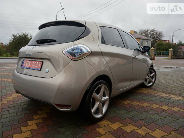 Серый Рено Зое, объемом двигателя 0 л и пробегом 102 тыс. км за 7500 $, фото 17 на Automoto.ua