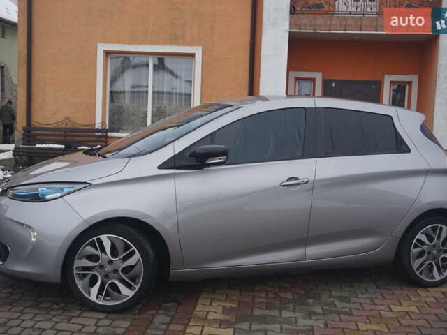 Серый Рено Зое, объемом двигателя 0 л и пробегом 98 тыс. км за 7200 $, фото 12 на Automoto.ua