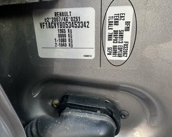 Серый Рено Зое, объемом двигателя 0 л и пробегом 169 тыс. км за 6900 $, фото 17 на Automoto.ua