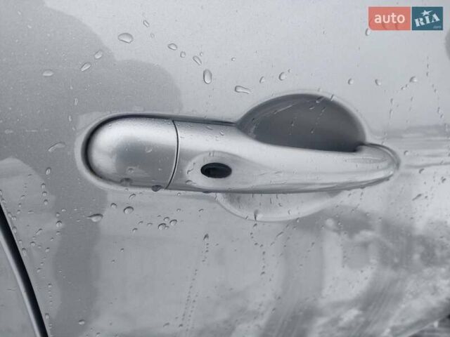 Серый Рено Зое, объемом двигателя 0 л и пробегом 153 тыс. км за 6500 $, фото 35 на Automoto.ua