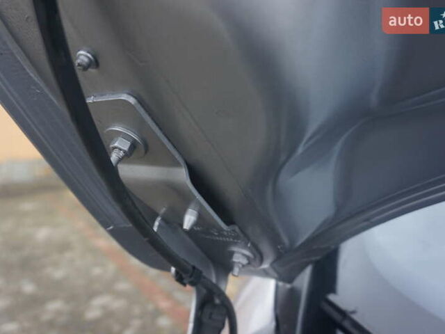 Серый Рено Зое, объемом двигателя 0 л и пробегом 98 тыс. км за 7200 $, фото 55 на Automoto.ua