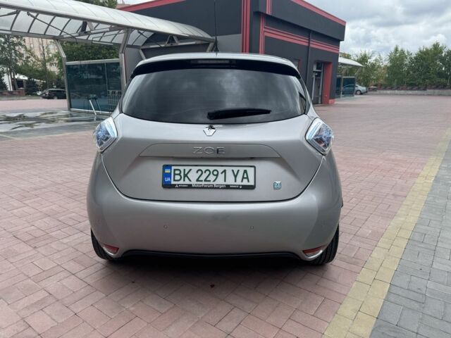 Рено Зое 2015 у Рівному на Automoto.ua Сірий Рено Зое, об'ємом двигуна 0 л та пробігом 160 тис. км за 8000 $, фото 4 на Automoto.ua