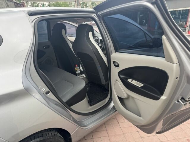 Рено Зое 2015 у Рівному на Automoto.ua Сірий Рено Зое, об'ємом двигуна 0 л та пробігом 160 тис. км за 8000 $, фото 17 на Automoto.ua