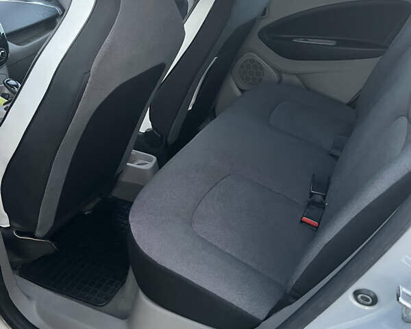 Сірий Рено Зое, об'ємом двигуна 0 л та пробігом 142 тис. км за 5950 $, фото 15 на Automoto.ua