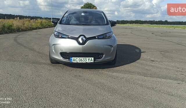 Серый Рено Зое, объемом двигателя 0 л и пробегом 147 тыс. км за 6550 $, фото 15 на Automoto.ua