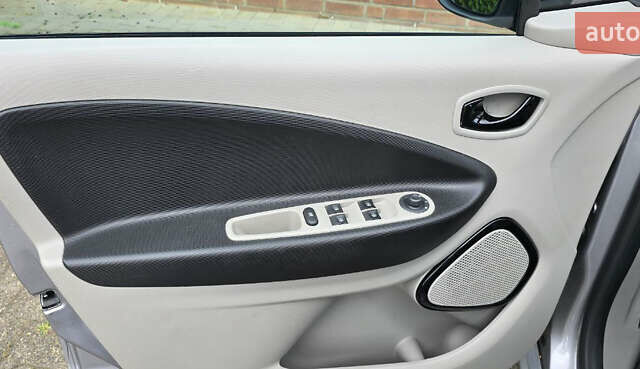 Рено Зое 2015 у Києві на Automoto.ua Сірий Рено Зое, об'ємом двигуна 0 л та пробігом 42 тис. км за 6200 $, фото 16 на Automoto.ua