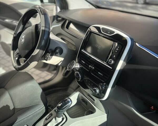 Рено Зое 2015 в Виннице на Automoto.ua Серый Рено Зое, объемом двигателя 0 л и пробегом 126 тыс. км за 7900 $, фото 13 на Automoto.ua