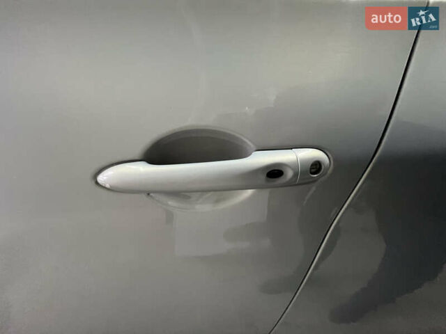 Сірий Рено Зое, об'ємом двигуна 0 л та пробігом 142 тис. км за 5950 $, фото 17 на Automoto.ua