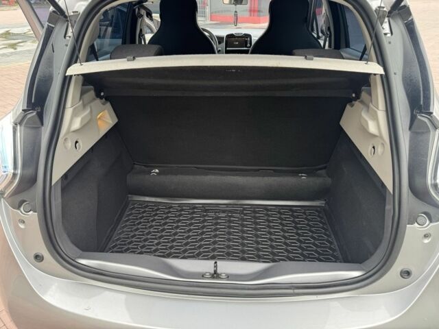 Рено Зое 2015 у Рівному на Automoto.ua Сірий Рено Зое, об'ємом двигуна 0 л та пробігом 160 тис. км за 8000 $, фото 15 на Automoto.ua