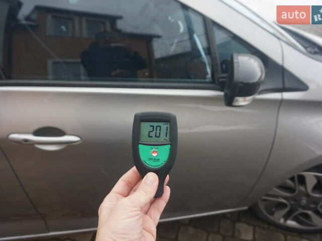 Серый Рено Зое, объемом двигателя 0 л и пробегом 98 тыс. км за 7200 $, фото 71 на Automoto.ua