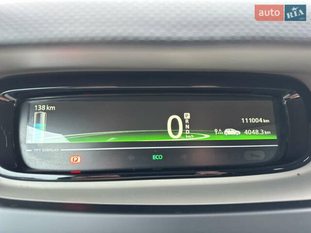 Серый Рено Зое, объемом двигателя 0 л и пробегом 111 тыс. км за 6999 $, фото 40 на Automoto.ua