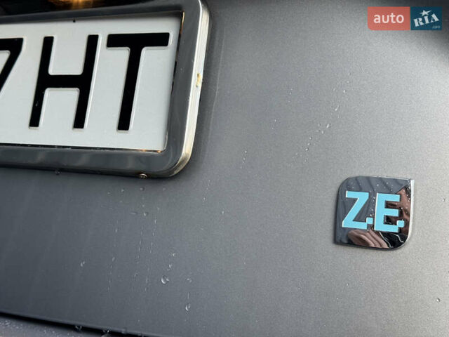 Сірий Рено Зое, об'ємом двигуна 0 л та пробігом 104 тис. км за 6199 $, фото 57 на Automoto.ua