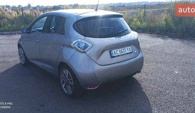 Серый Рено Зое, объемом двигателя 0 л и пробегом 147 тыс. км за 6550 $, фото 10 на Automoto.ua