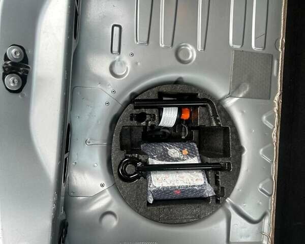 Сірий Рено Зое, об'ємом двигуна 0 л та пробігом 108 тис. км за 6900 $, фото 7 на Automoto.ua