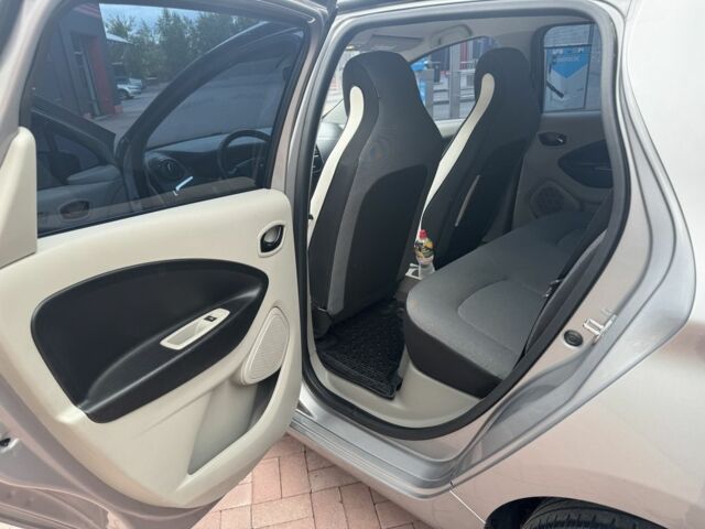 Рено Зое 2015 у Рівному на Automoto.ua Сірий Рено Зое, об'ємом двигуна 0 л та пробігом 160 тис. км за 8000 $, фото 13 на Automoto.ua