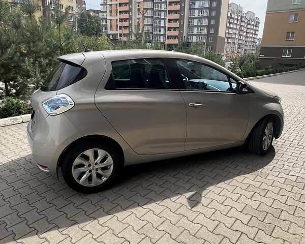 Серый Рено Зое, объемом двигателя 0 л и пробегом 103 тыс. км за 6200 $, фото 2 на Automoto.ua