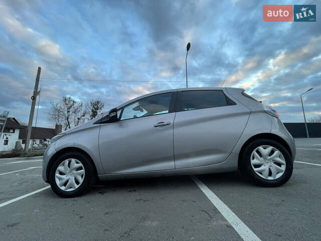 Серый Рено Зое, объемом двигателя 0 л и пробегом 104 тыс. км за 9700 $, фото 5 на Automoto.ua