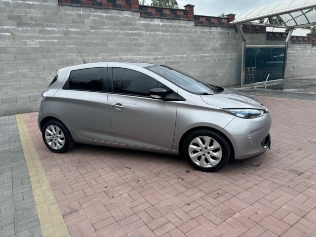 Серый Рено Зое, объемом двигателя 0 л и пробегом 160 тыс. км за 8000 $, фото 7 на Automoto.ua