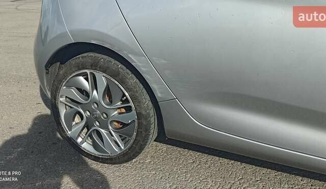 Серый Рено Зое, объемом двигателя 0 л и пробегом 147 тыс. км за 6550 $, фото 13 на Automoto.ua