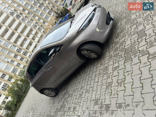 Серый Рено Зое, объемом двигателя 0 л и пробегом 75 тыс. км за 7350 $, фото 5 на Automoto.ua