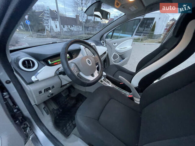 Серый Рено Зое, объемом двигателя 0 л и пробегом 104 тыс. км за 9700 $, фото 28 на Automoto.ua
