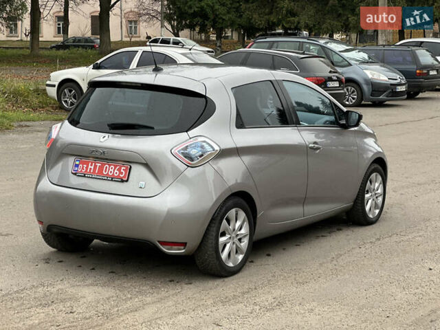 Серый Рено Зое, объемом двигателя 0 л и пробегом 111 тыс. км за 6999 $, фото 6 на Automoto.ua