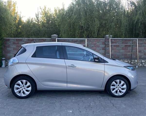 Серый Рено Зое, объемом двигателя 0 л и пробегом 74 тыс. км за 7650 $, фото 19 на Automoto.ua