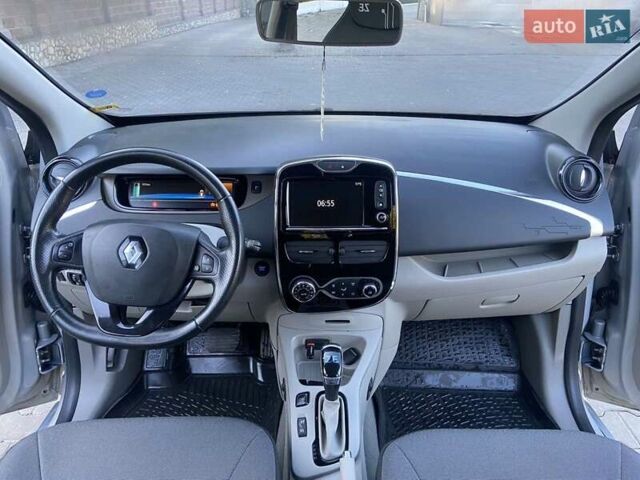 Серый Рено Зое, объемом двигателя 0 л и пробегом 74 тыс. км за 7650 $, фото 35 на Automoto.ua