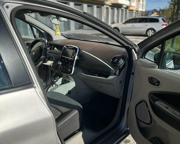 Рено Зое 2015 в Виннице на Automoto.ua Серый Рено Зое, объемом двигателя 0 л и пробегом 126 тыс. км за 7900 $, фото 12 на Automoto.ua