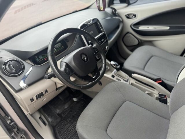 Рено Зое 2015 у Рівному на Automoto.ua Сірий Рено Зое, об'ємом двигуна 0 л та пробігом 160 тис. км за 8000 $, фото 22 на Automoto.ua