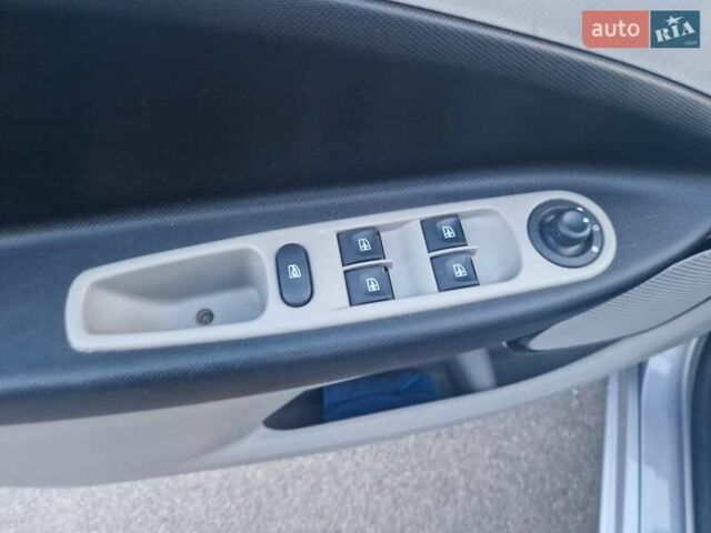 Серый Рено Зое, объемом двигателя 0 л и пробегом 39 тыс. км за 6999 $, фото 15 на Automoto.ua