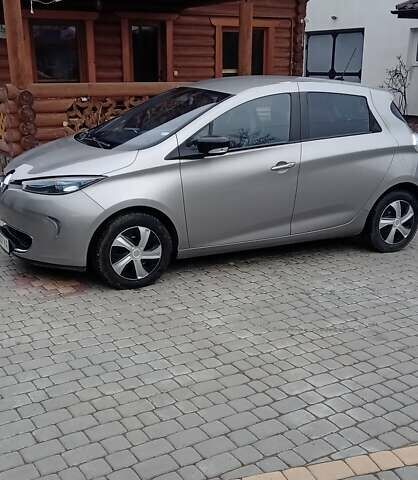 Серый Рено Зое, объемом двигателя 0 л и пробегом 125 тыс. км за 6400 $, фото 1 на Automoto.ua