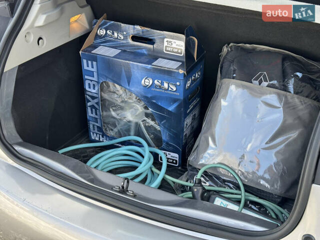 Сірий Рено Зое, об'ємом двигуна 0 л та пробігом 104 тис. км за 6199 $, фото 31 на Automoto.ua