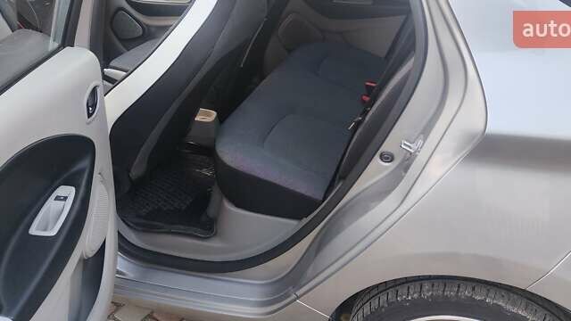 Сірий Рено Зое, об'ємом двигуна 0 л та пробігом 58 тис. км за 7700 $, фото 16 на Automoto.ua