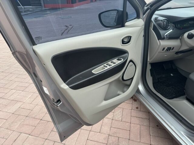 Рено Зое 2015 у Рівному на Automoto.ua Сірий Рено Зое, об'ємом двигуна 0 л та пробігом 160 тис. км за 8000 $, фото 11 на Automoto.ua