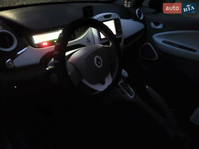 Серый Рено Зое, объемом двигателя 0 л и пробегом 137 тыс. км за 6800 $, фото 1 на Automoto.ua
