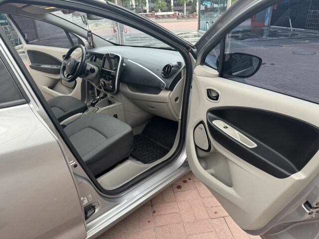 Рено Зое 2015 у Рівному на Automoto.ua Сірий Рено Зое, об'ємом двигуна 0 л та пробігом 160 тис. км за 8000 $, фото 18 на Automoto.ua