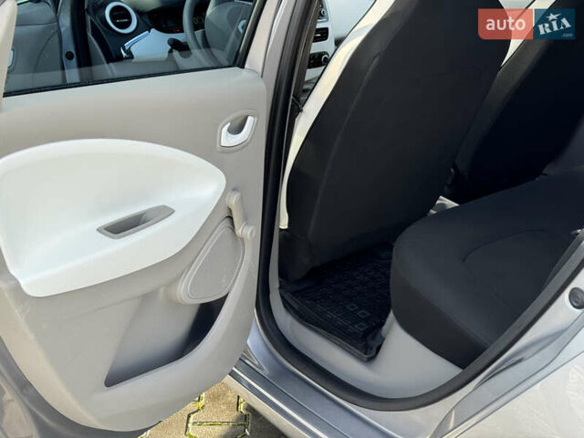 Сірий Рено Зое, об'ємом двигуна 0 л та пробігом 104 тис. км за 6199 $, фото 47 на Automoto.ua
