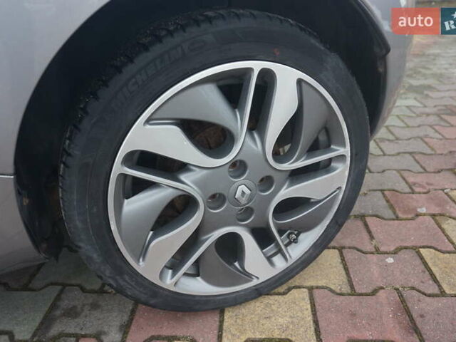 Серый Рено Зое, объемом двигателя 0 л и пробегом 98 тыс. км за 7200 $, фото 63 на Automoto.ua