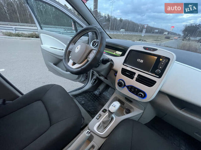 Серый Рено Зое, объемом двигателя 0 л и пробегом 104 тыс. км за 9700 $, фото 27 на Automoto.ua