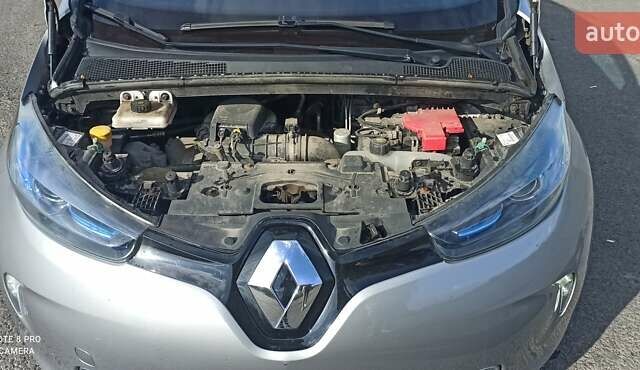 Серый Рено Зое, объемом двигателя 0 л и пробегом 147 тыс. км за 6550 $, фото 8 на Automoto.ua