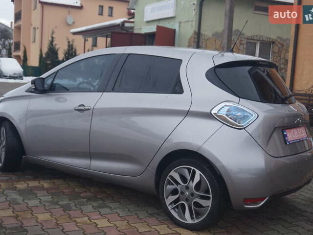 Серый Рено Зое, объемом двигателя 0 л и пробегом 98 тыс. км за 7200 $, фото 10 на Automoto.ua
