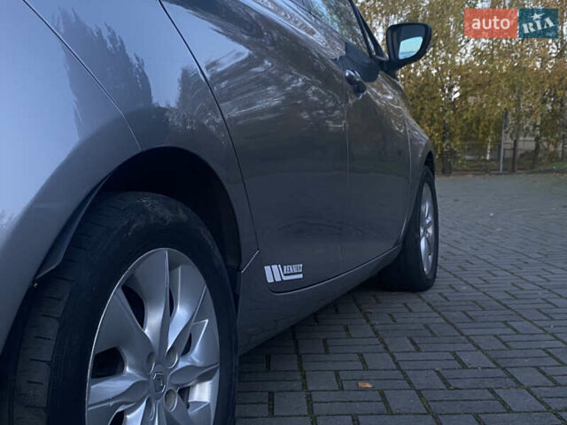 Серый Рено Зое, объемом двигателя 0 л и пробегом 90 тыс. км за 6390 $, фото 15 на Automoto.ua